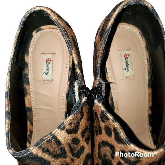 Olsenboye size 6.5 women's leopard print platform heels - Picture 3 of 4